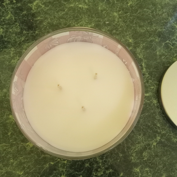 Distance Land Apple Struddle Candle - Picture 2 of 3